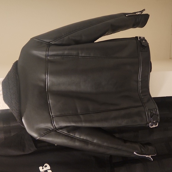 COPY - Guess jacket - Picture 3 of 6